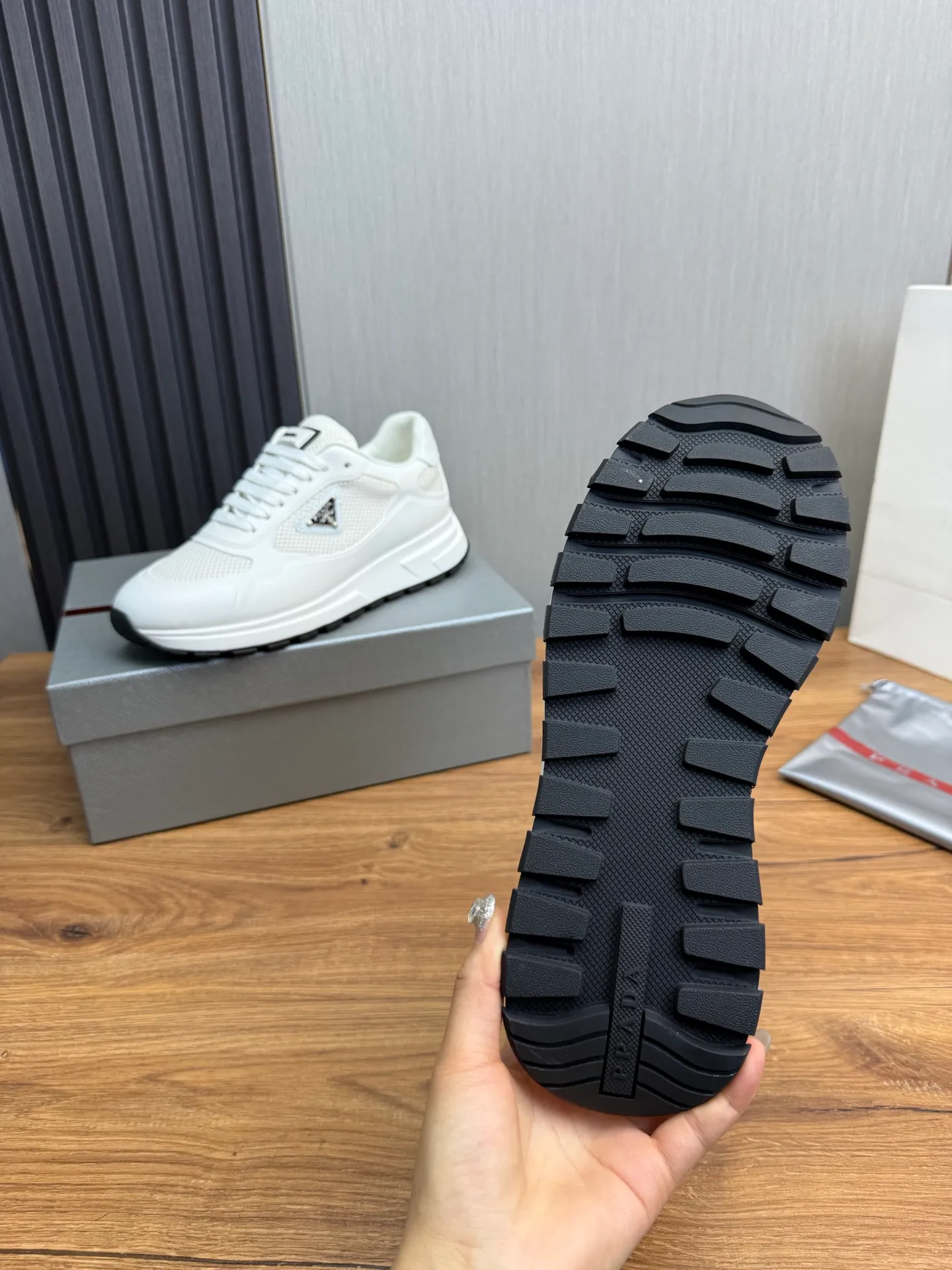 Men's shoes 💰580💰 [PRADA] Autumn and winter hot men's shoes shipped 👏Official website synchronized ⬆️Original fly-woven cowhide fabric + cowhide lining, 1⃣️:1⃣️reproduction, original sole, 38-45 (45. Customized, non-refundable)